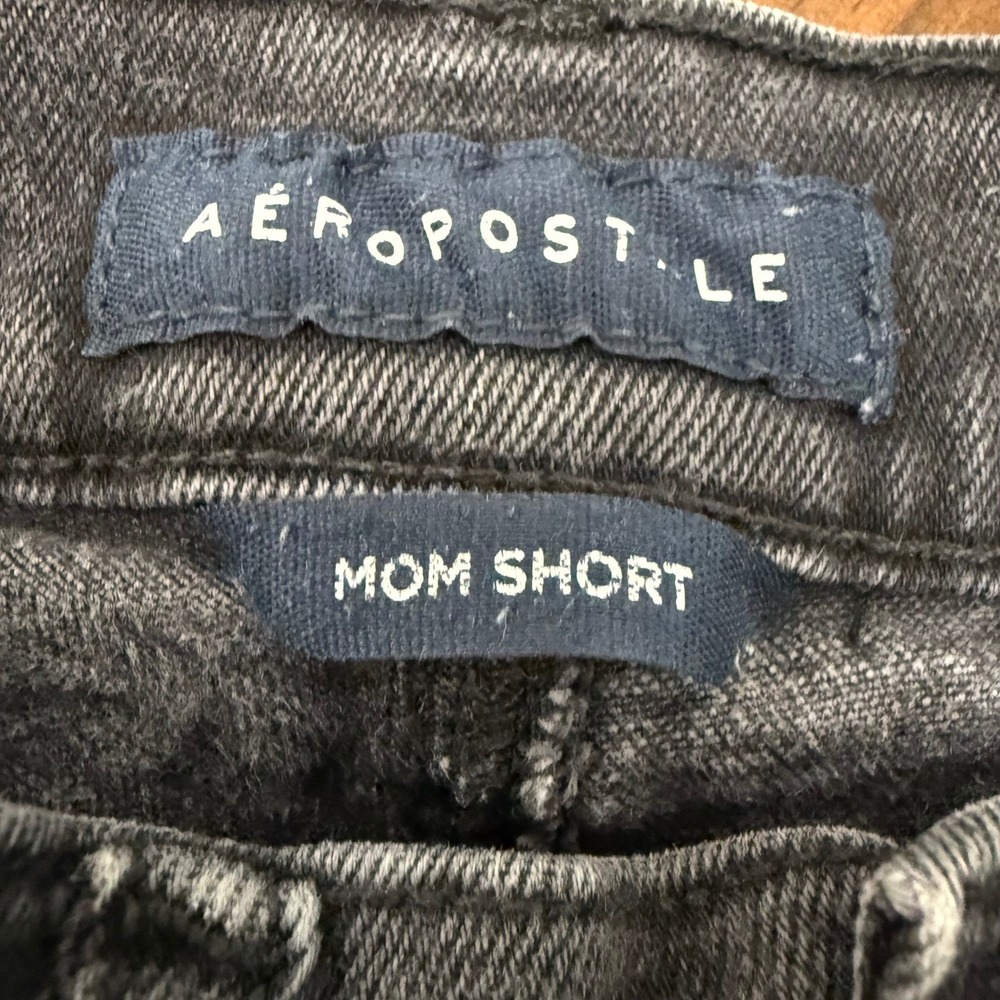 Aeropostale Mom Shorts Womens 4 Black Distressed Denim High Rise Frayed Hem 26" - Picture 3 of 5